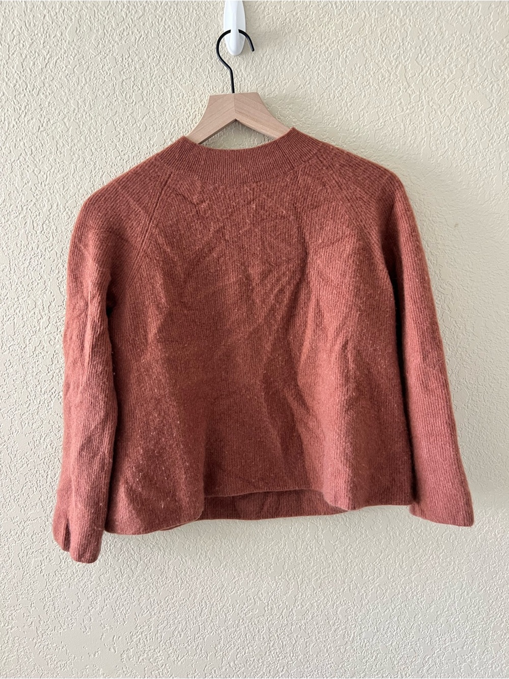 100% Cashmere Scoop-Neck Knit Sweater in Rust